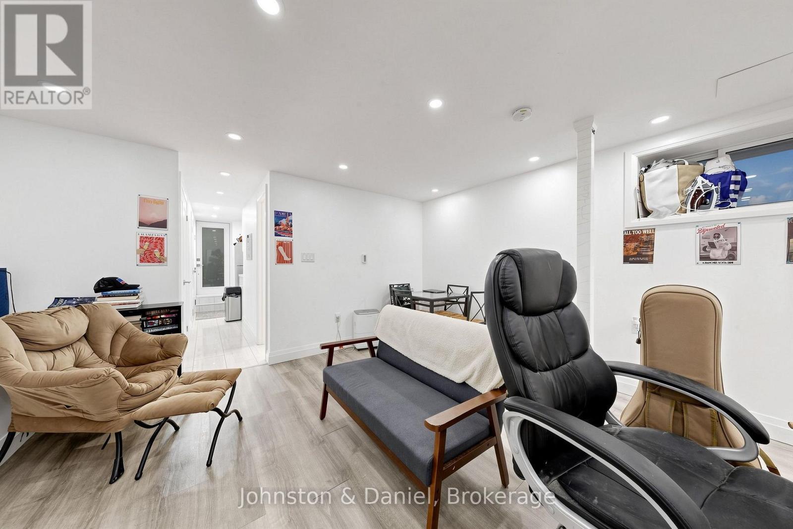 11 Ashland Avenue, Toronto, ON