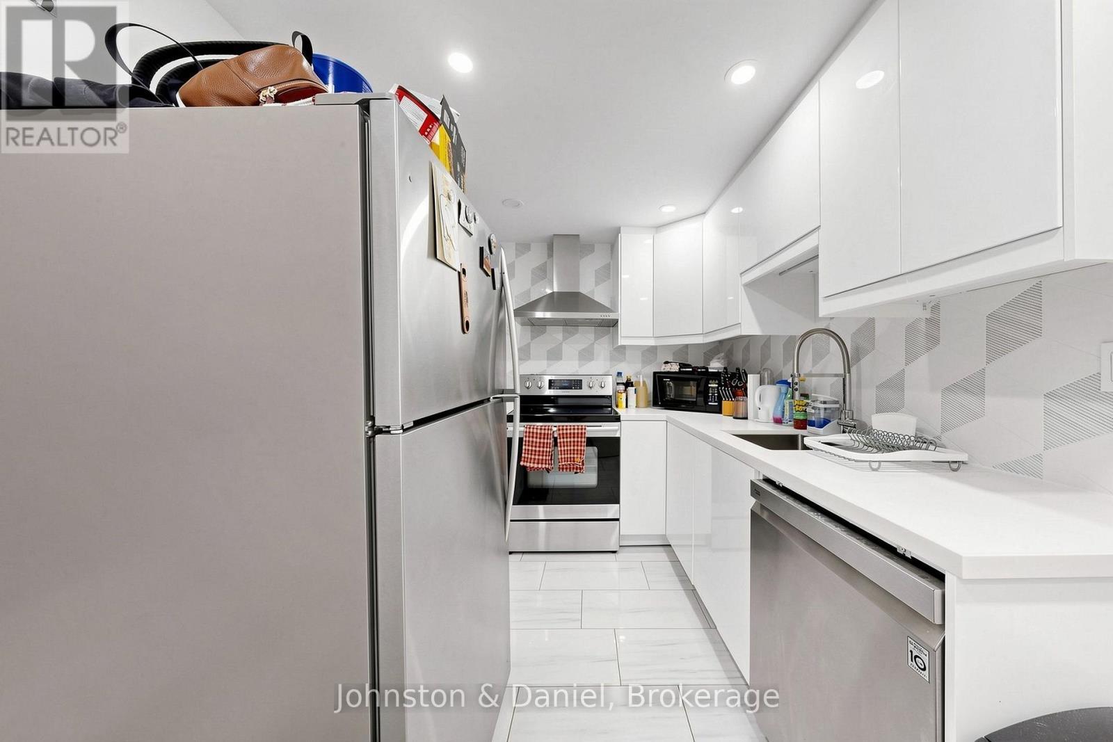 11 Ashland Avenue, Toronto, ON
