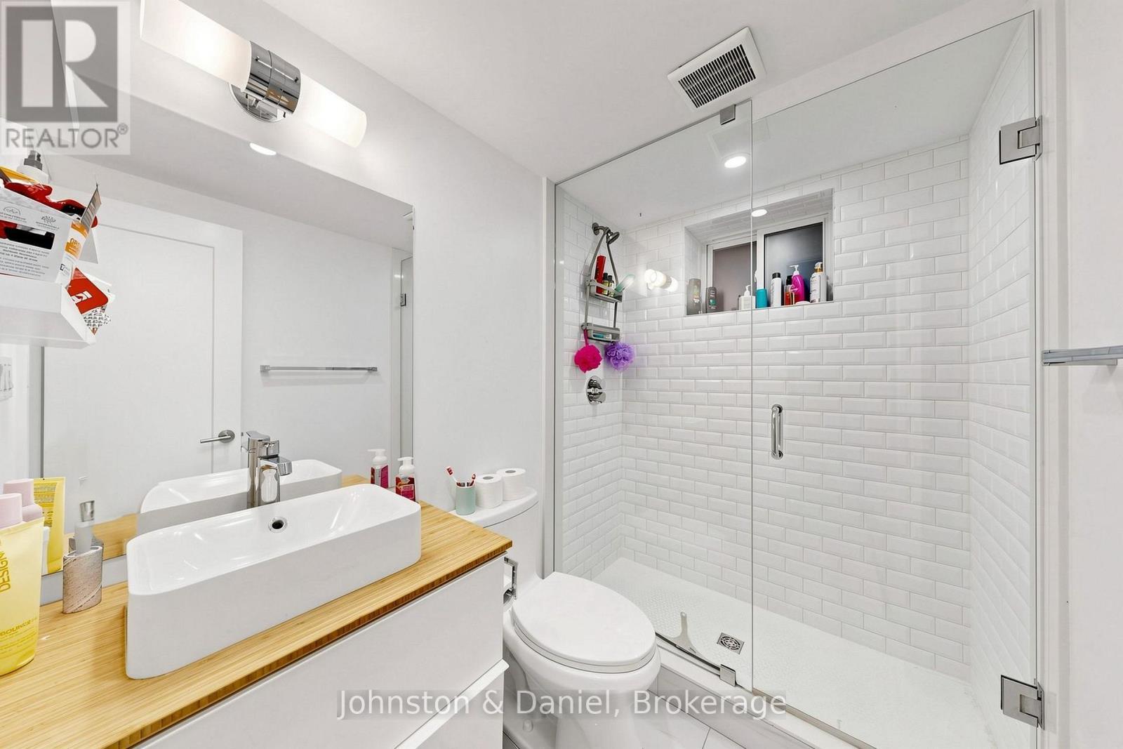 11 Ashland Avenue, Toronto, ON