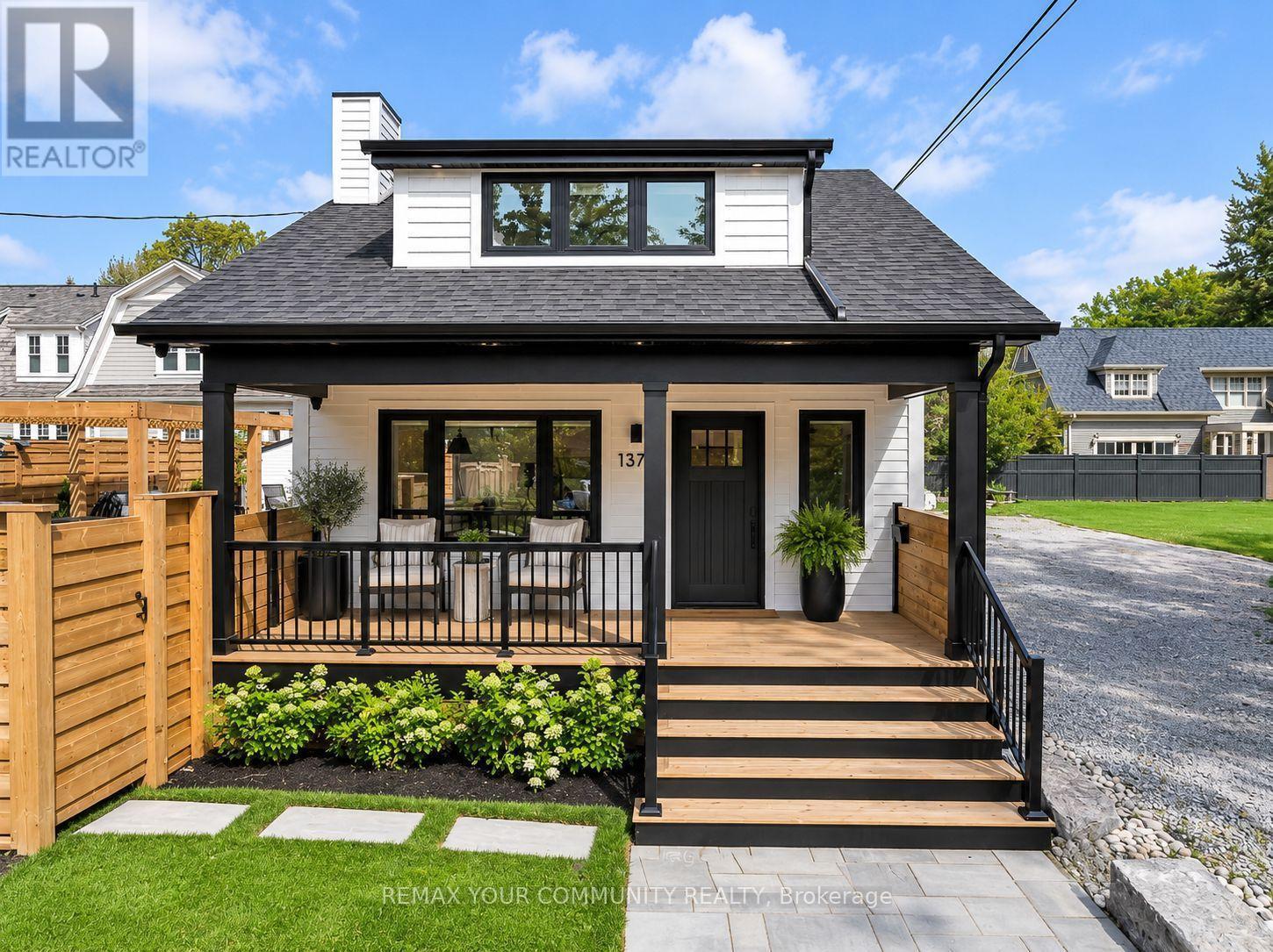 1379 Caroline Street, Burlington, ON