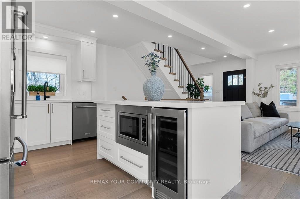 1379 Caroline Street, Burlington, ON