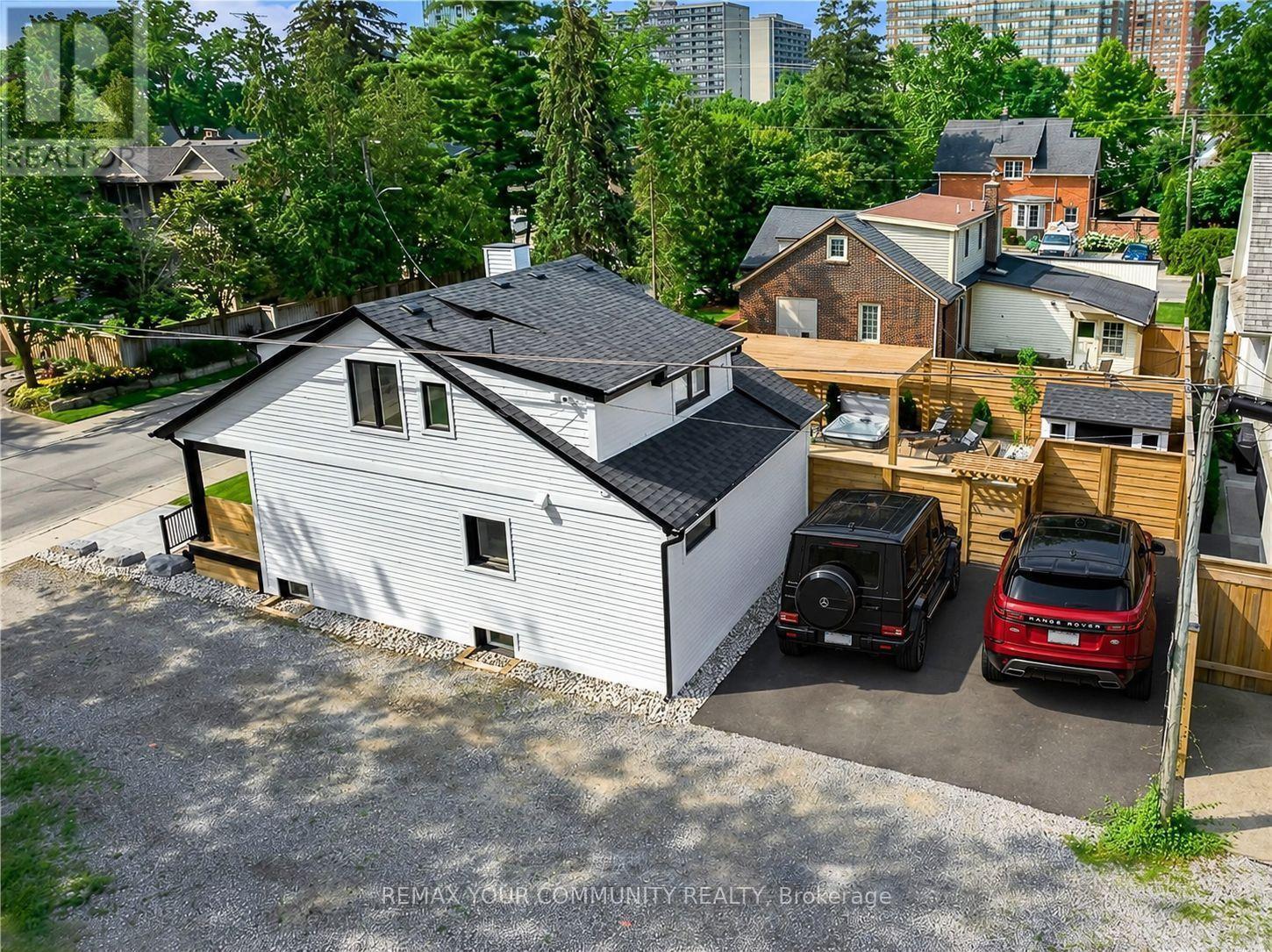 1379 Caroline Street, Burlington, ON