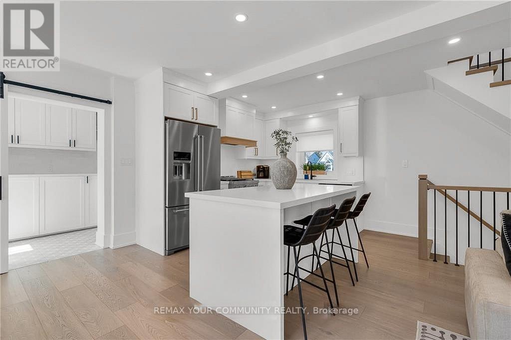 1379 Caroline Street, Burlington, ON