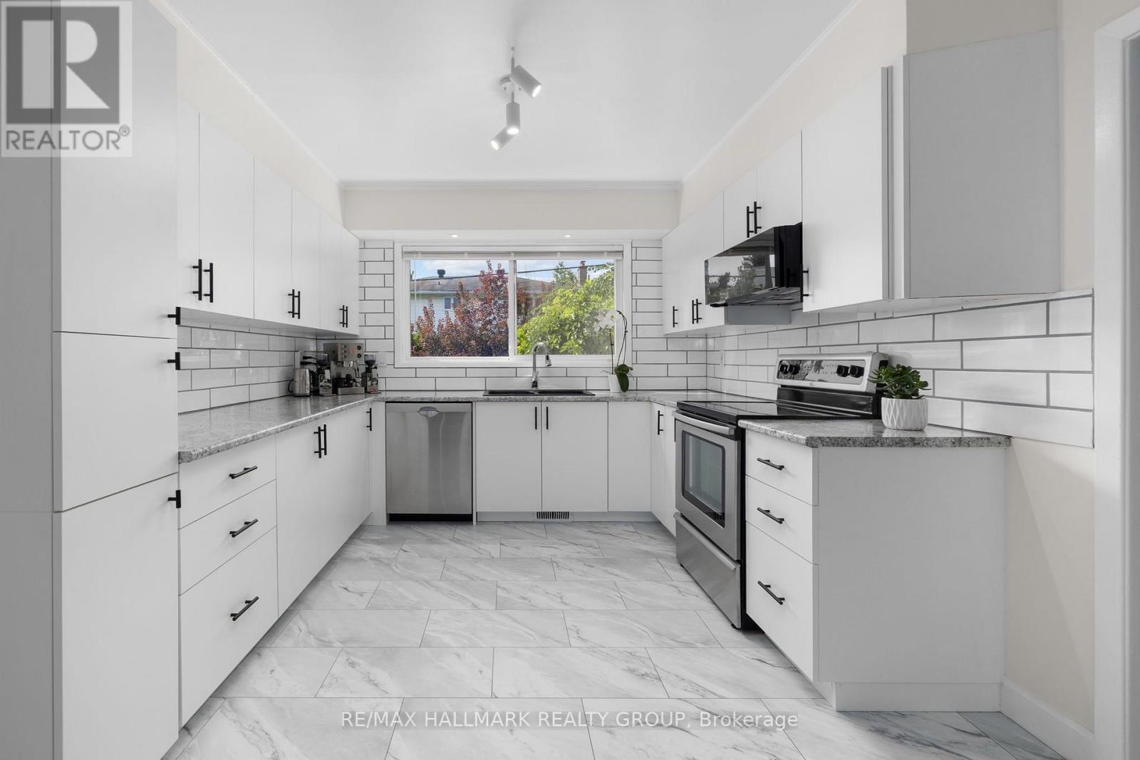 932 Dresden Crescent, Ottawa, ON