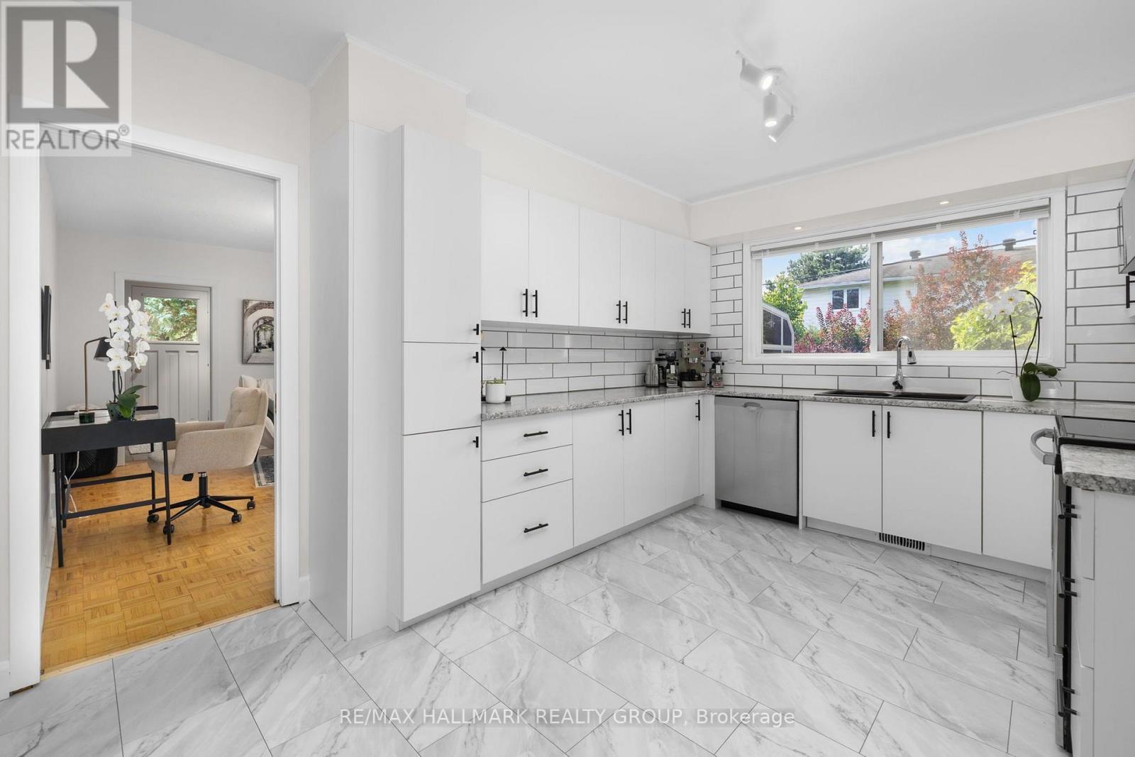 932 Dresden Crescent, Ottawa, ON