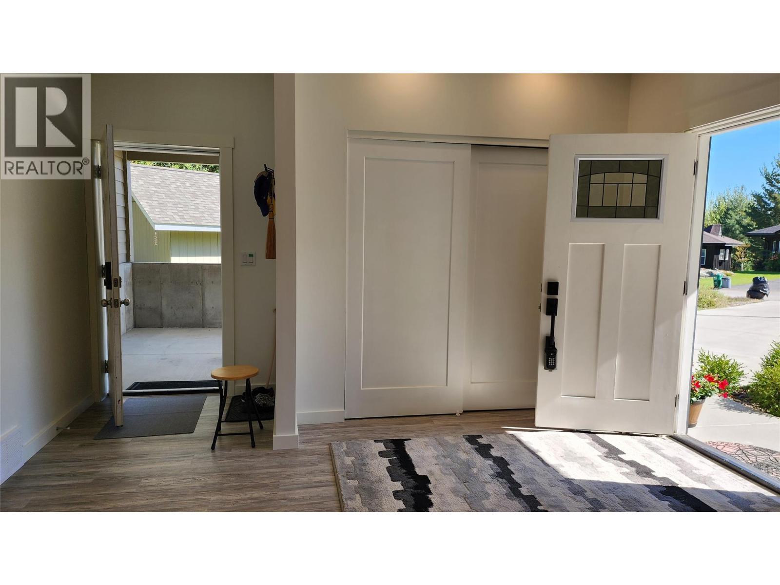 entry - 459 Whitman Way, Warfield, BC