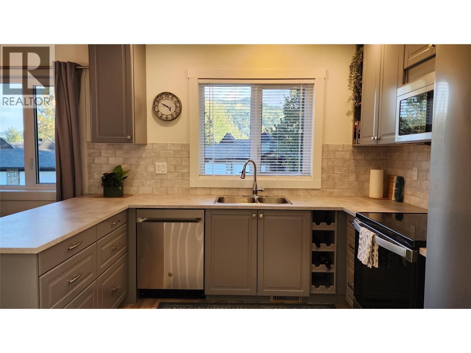 459 Whitman Way, Warfield, BC
