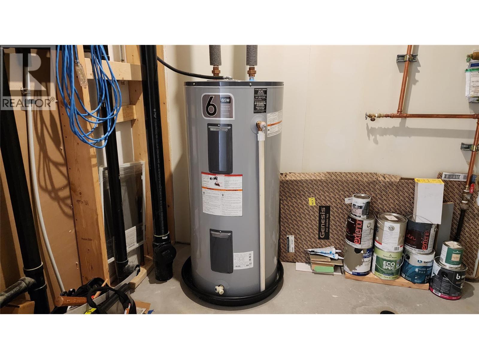 H20 tank - 459 Whitman Way, Warfield, BC