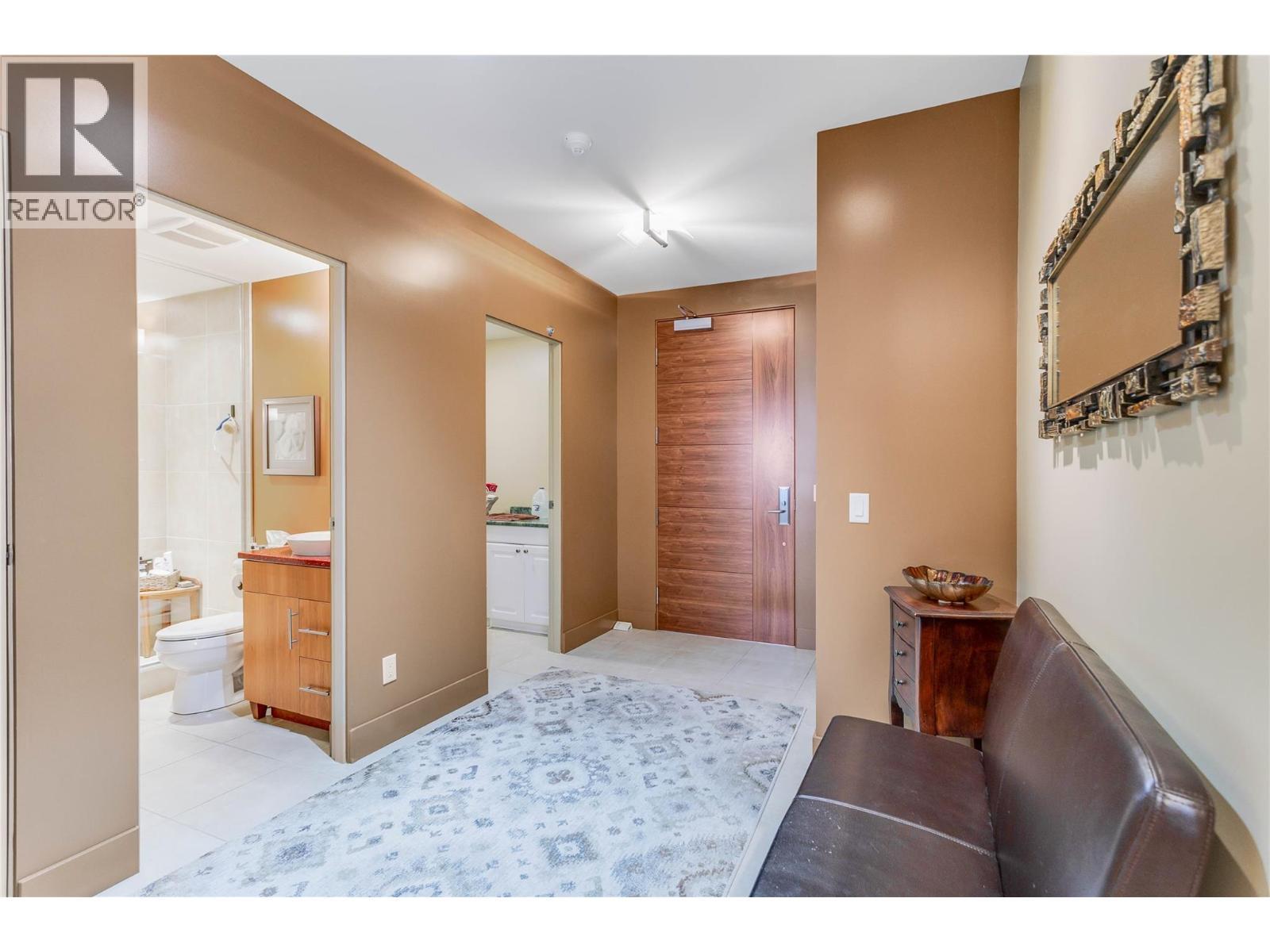 Foyer - 446 West Avenue Unit# 102, Kelowna, BC