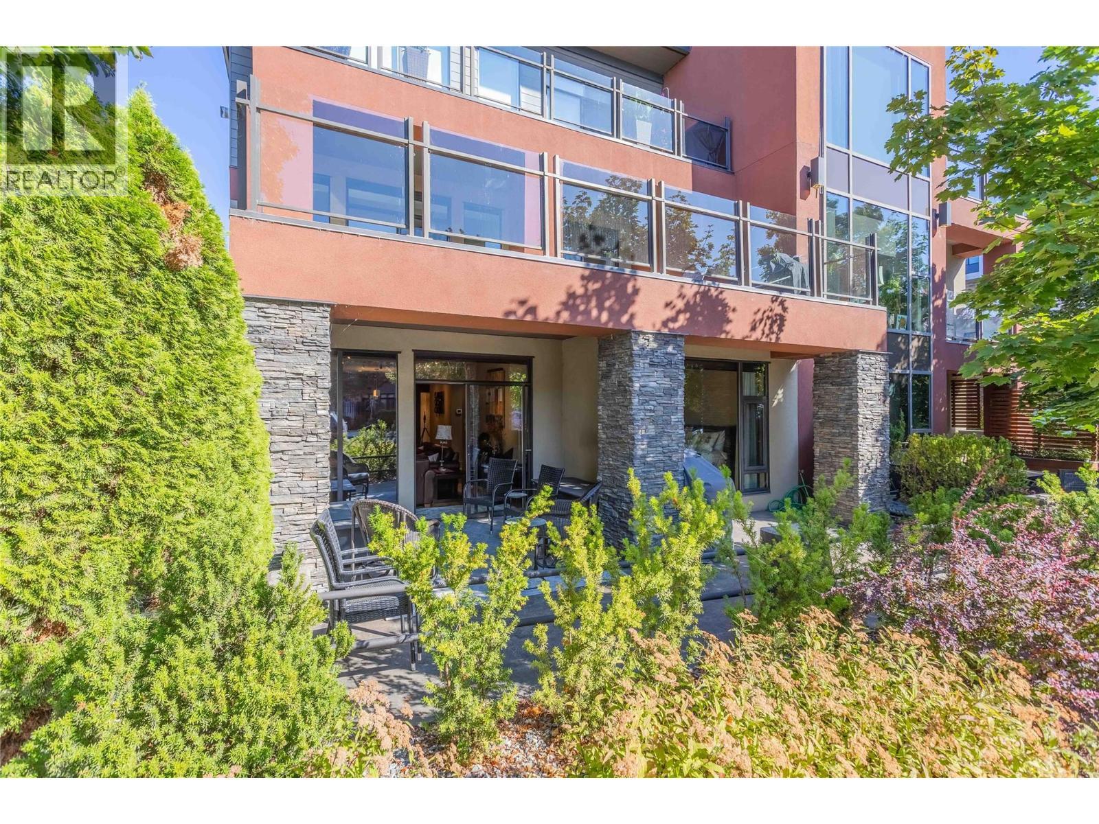 Private Seating Area - 446 West Avenue Unit# 102, Kelowna, BC