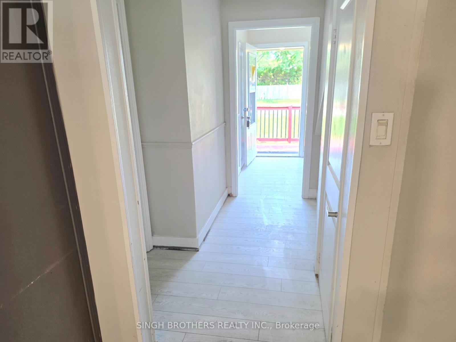 Foyer - 149 Rice Road, Welland, ON