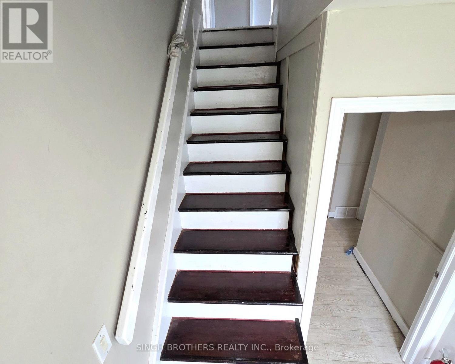 Stairs - 149 Rice Road, Welland, ON
