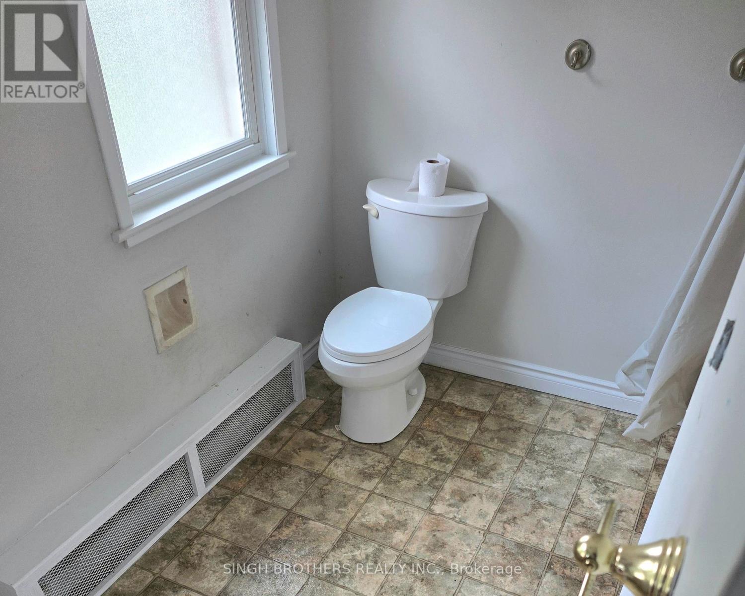 Washroom 2 - 149 Rice Road, Welland, ON