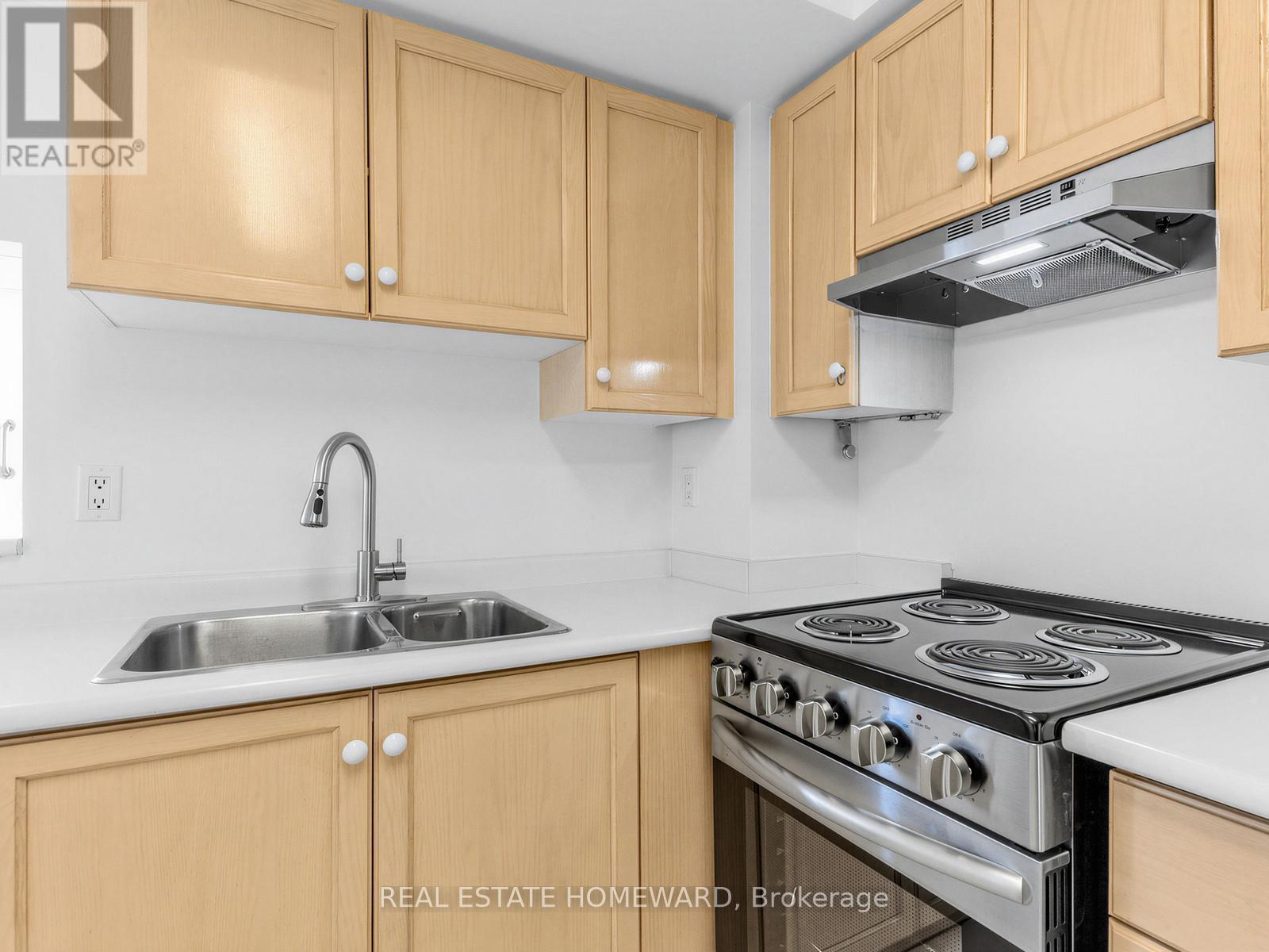 Double-sink with plenty of counter space - 1102 - 2800 Warden Avenue, Toronto, ON