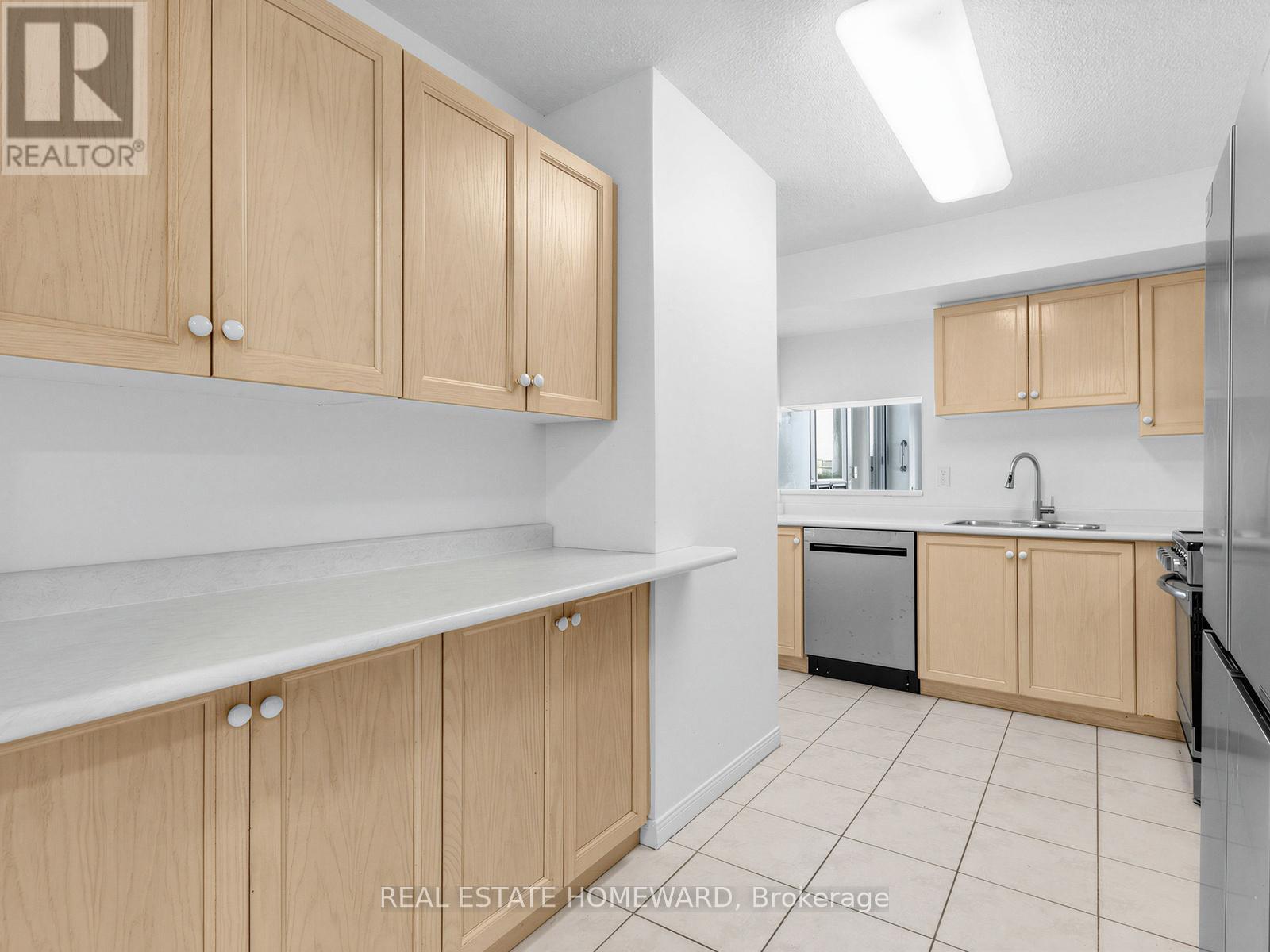 Multiple counter space areas in Kitchen - 1102 - 2800 Warden Avenue, Toronto, ON