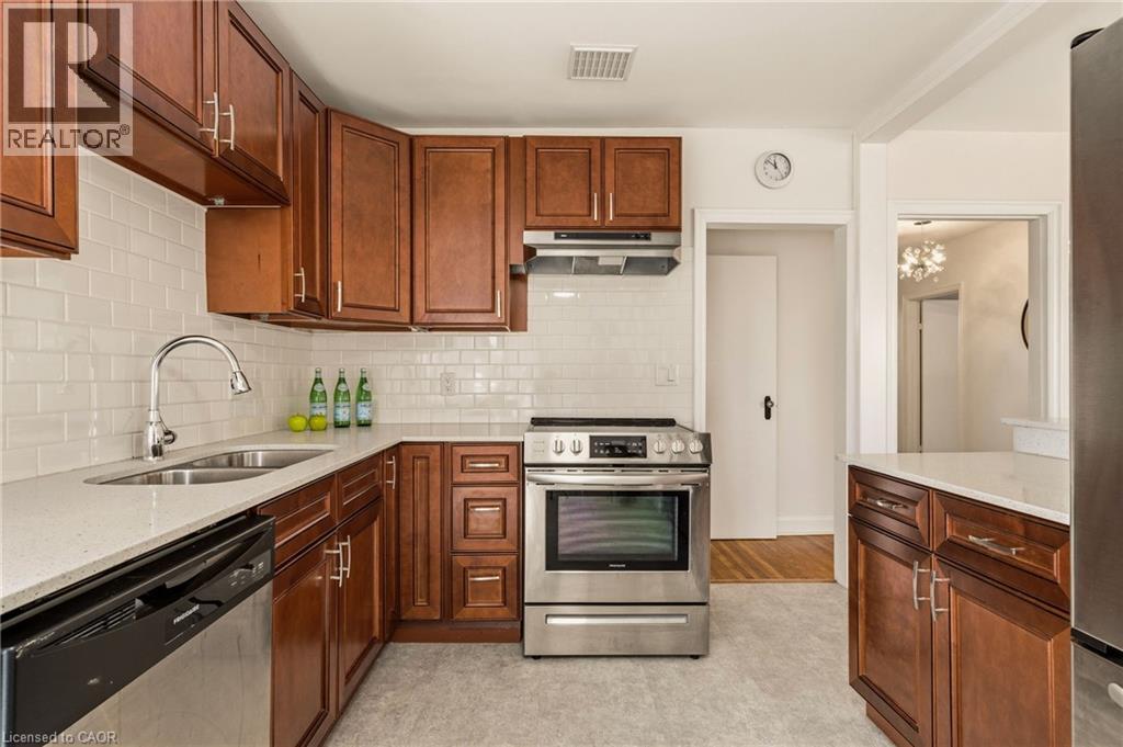 31 Cameron Avenue, Dundas, ON