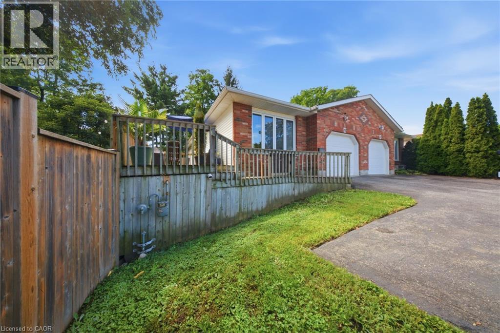 11 Dundas Street W, Paris, ON