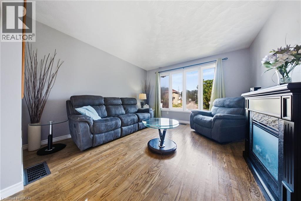 11 Dundas Street W, Paris, ON