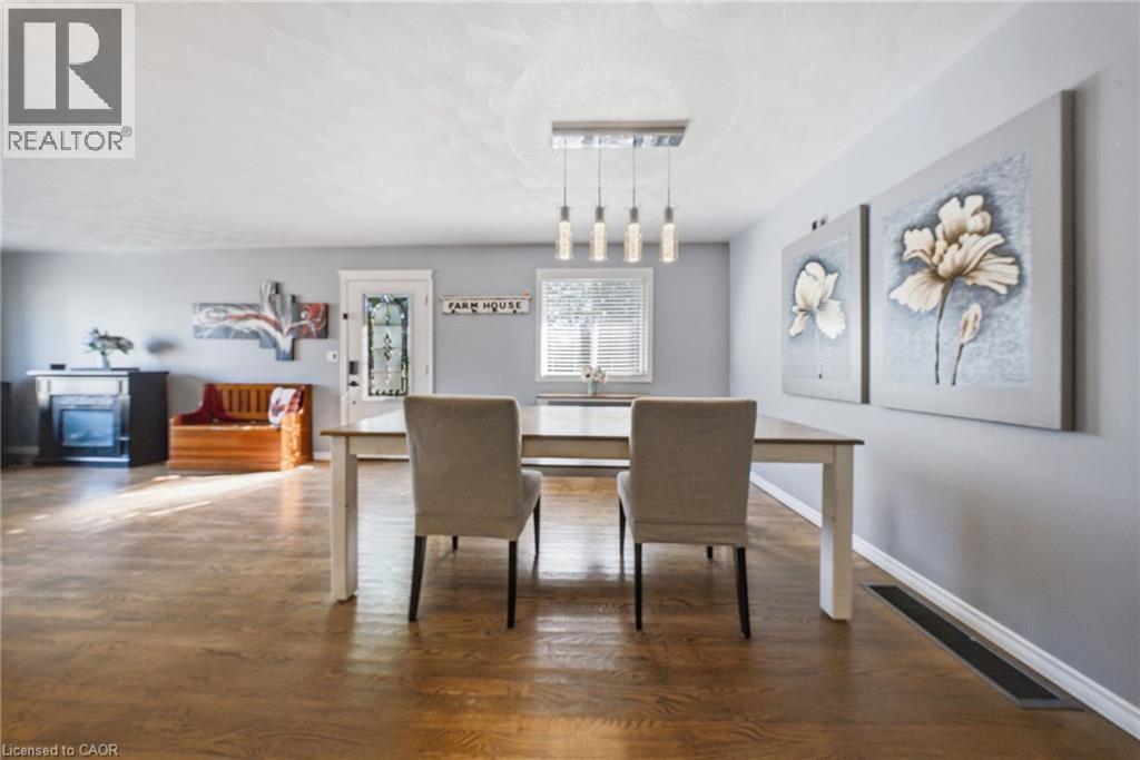 11 Dundas Street W, Paris, ON