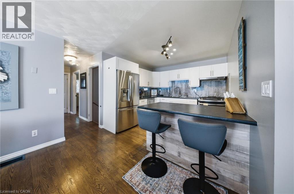 11 Dundas Street W, Paris, ON