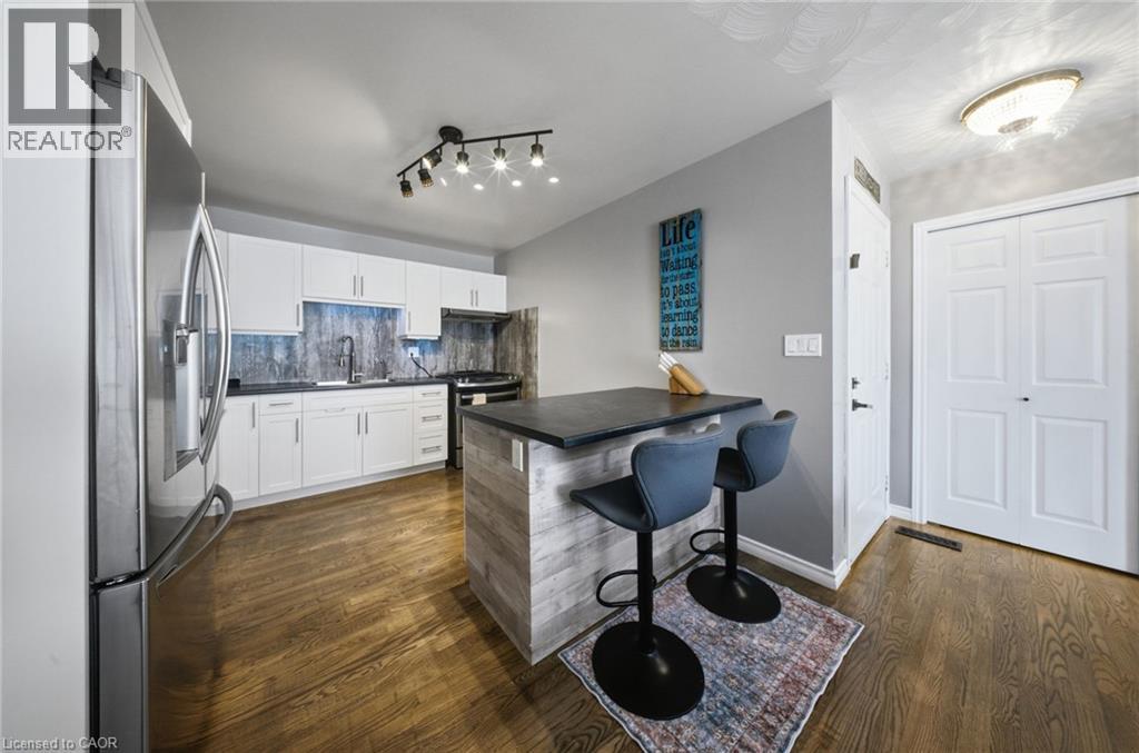 11 Dundas Street W, Paris, ON