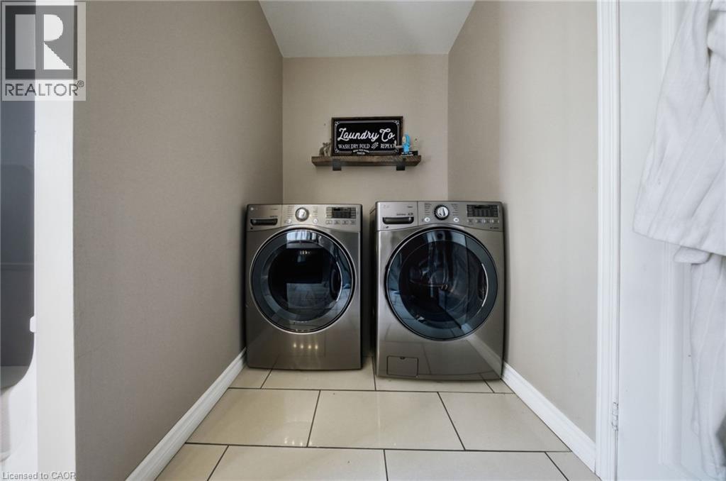 11 Dundas Street W, Paris, ON