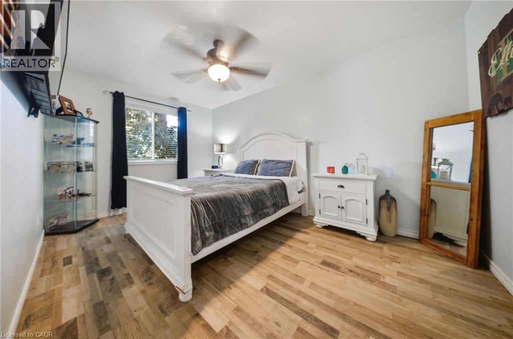 11 Dundas Street W, Paris, ON