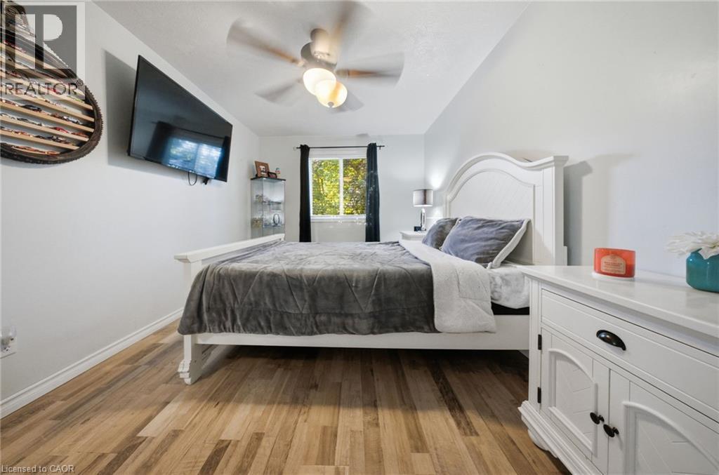11 Dundas Street W, Paris, ON