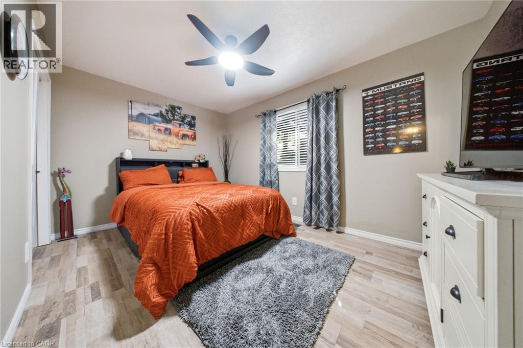 11 Dundas Street W, Paris, ON