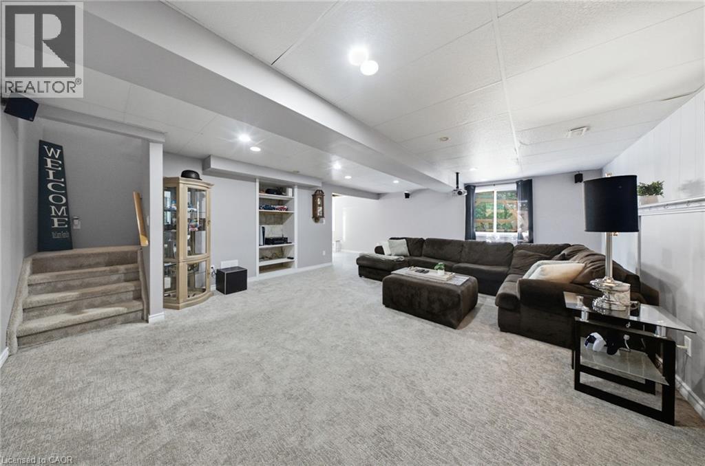 11 Dundas Street W, Paris, ON