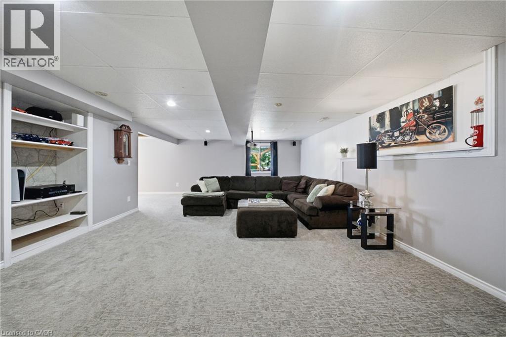 11 Dundas Street W, Paris, ON