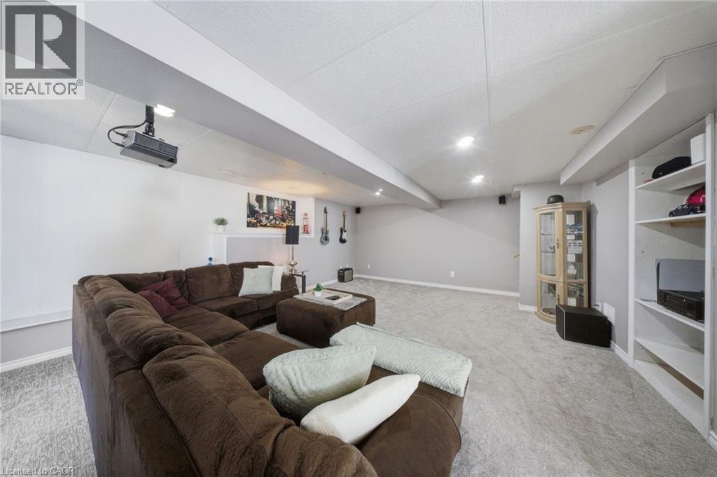 11 Dundas Street W, Paris, ON