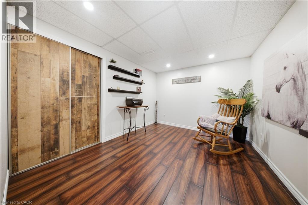 11 Dundas Street W, Paris, ON
