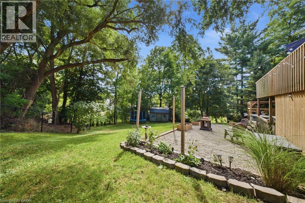 11 Dundas Street W, Paris, ON