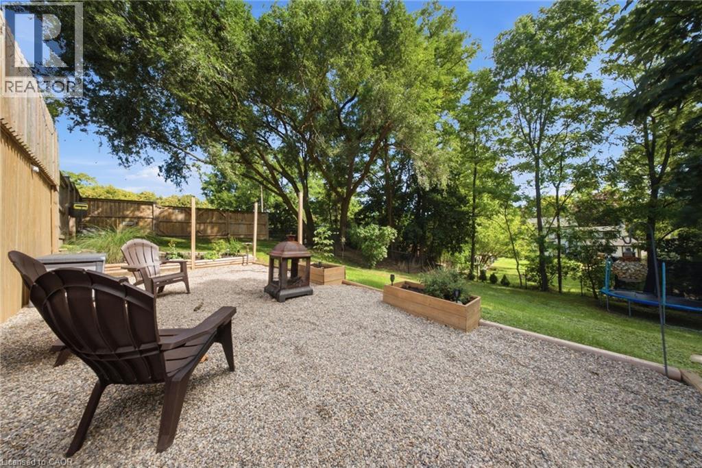 11 Dundas Street W, Paris, ON