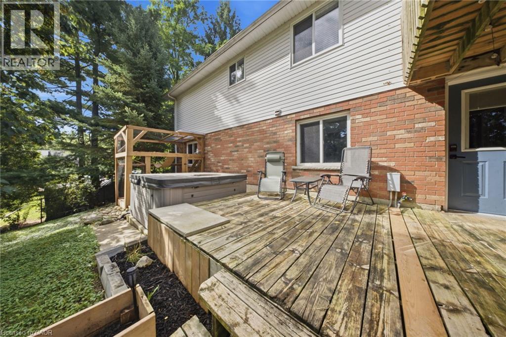 11 Dundas Street W, Paris, ON