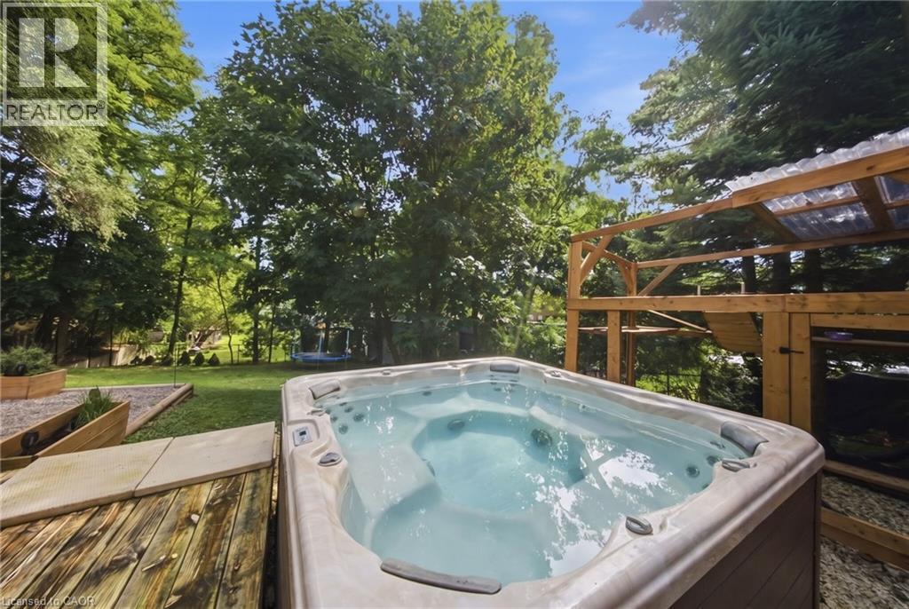 11 Dundas Street W, Paris, ON