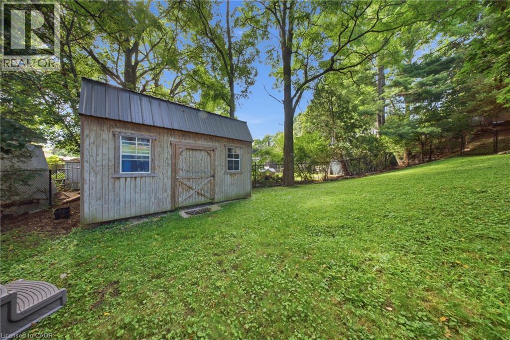 11 Dundas Street W, Paris, ON
