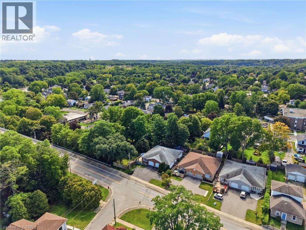 11 Dundas Street W, Paris, ON