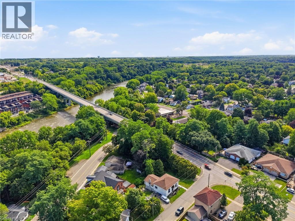 11 Dundas Street W, Paris, ON