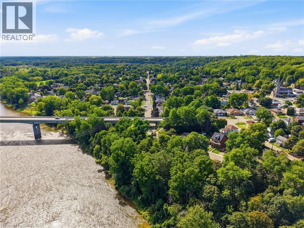 11 Dundas Street W, Paris, ON