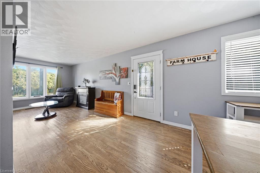 11 Dundas Street W, Paris, ON