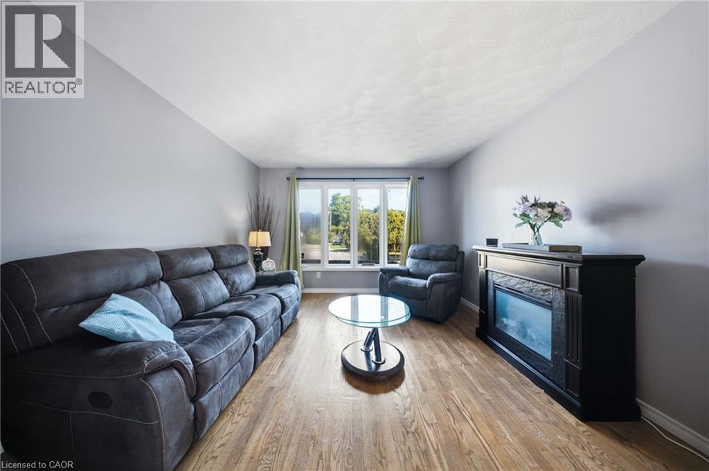 11 Dundas Street W, Paris, ON