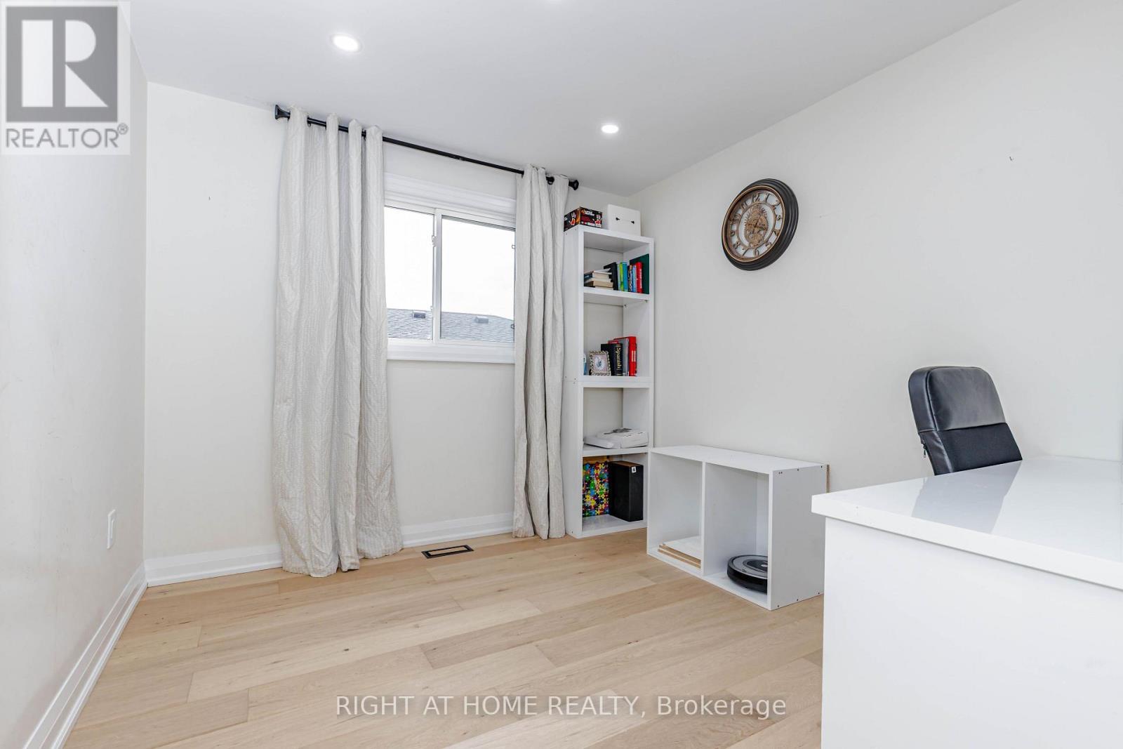 2358 Arnold Crescent, Burlington, ON