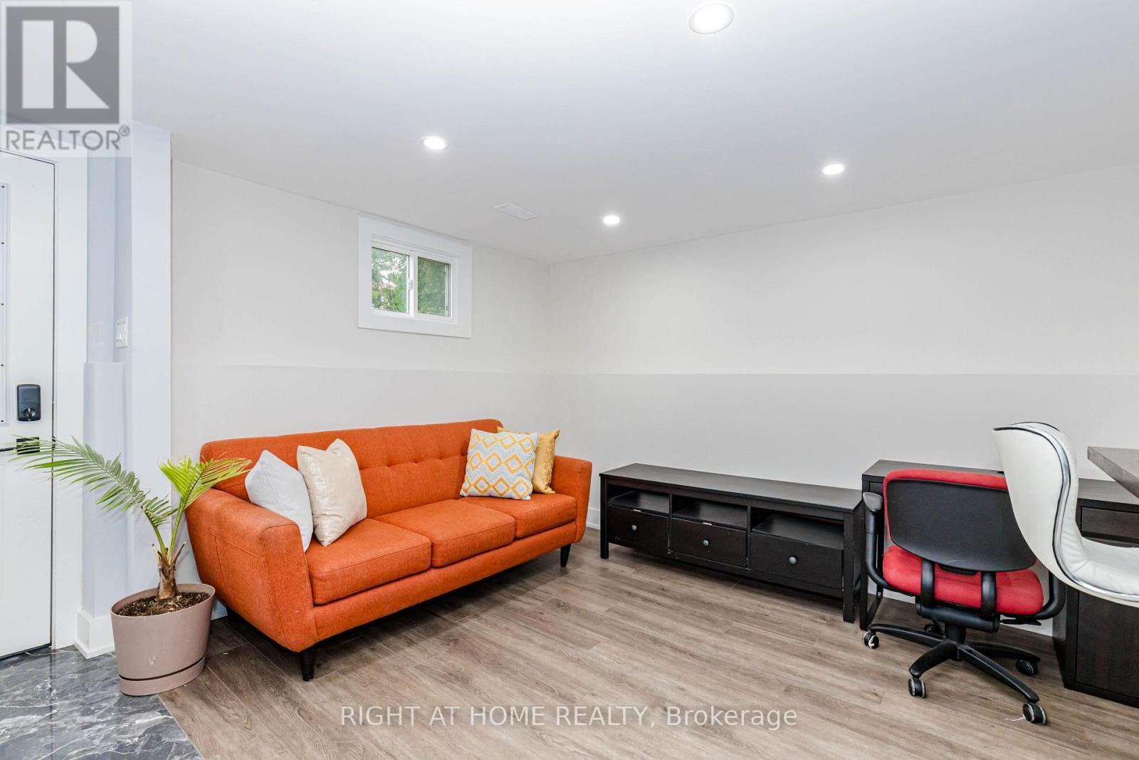 2358 Arnold Crescent, Burlington, ON