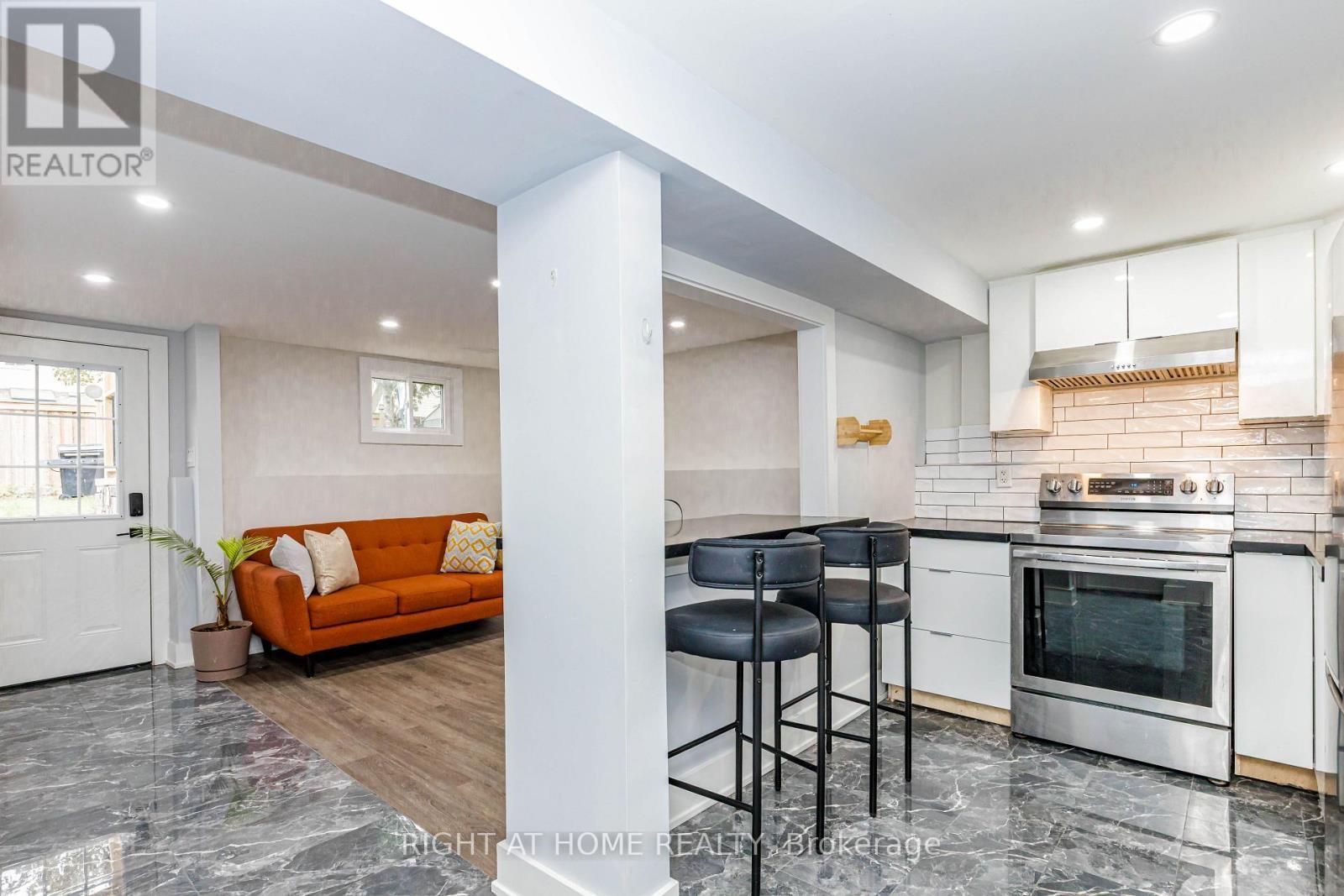2358 Arnold Crescent, Burlington, ON