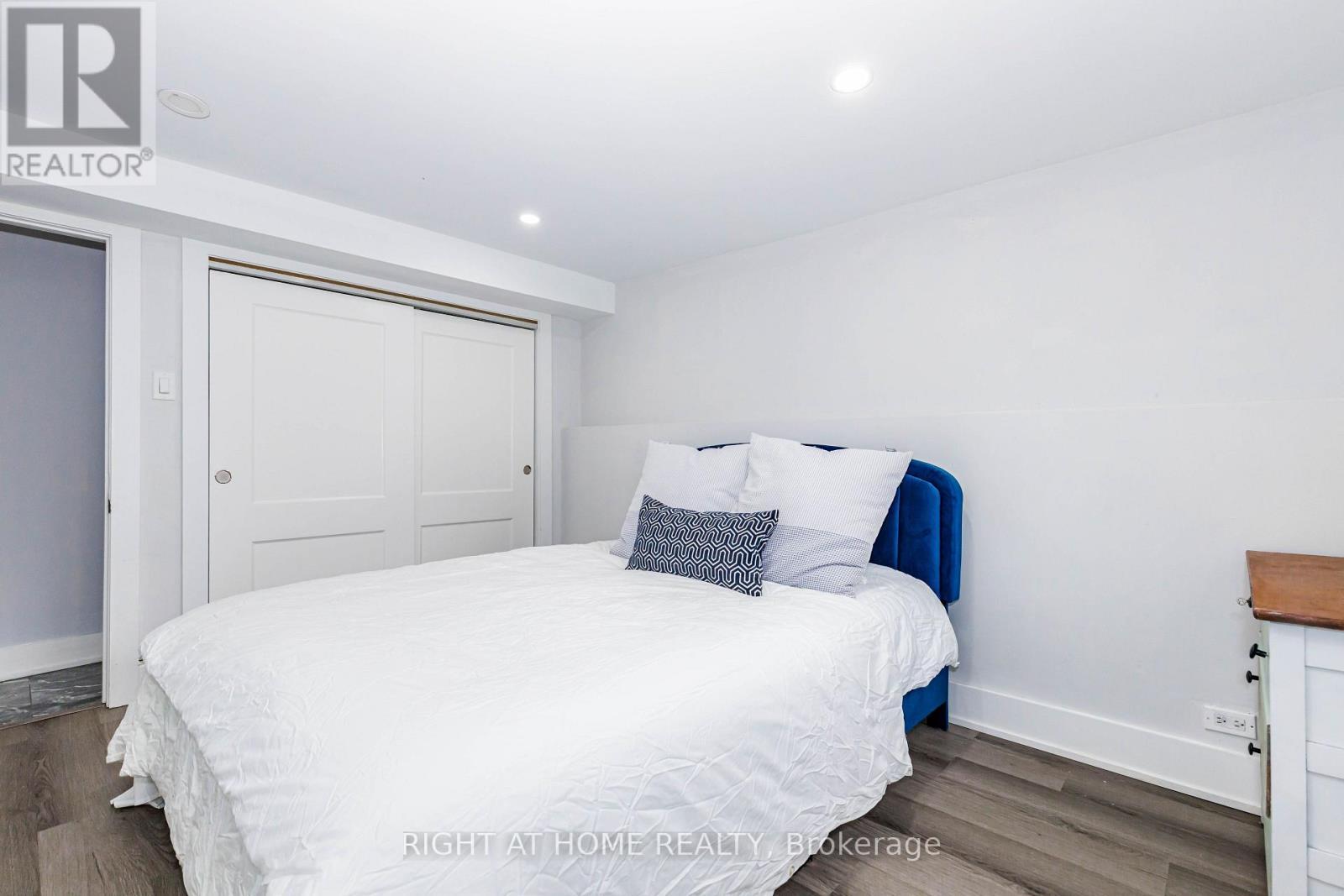 2358 Arnold Crescent, Burlington, ON