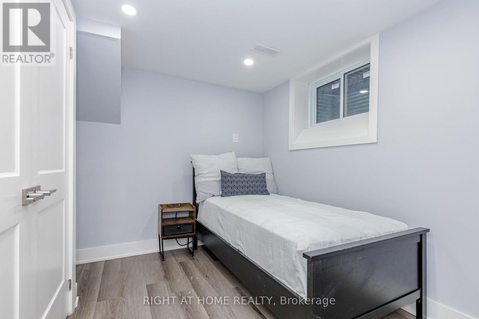 2358 Arnold Crescent, Burlington, ON