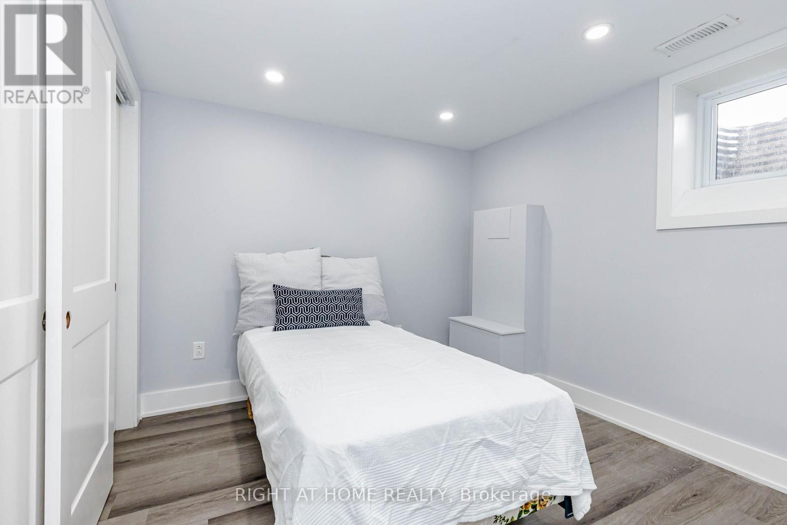2358 Arnold Crescent, Burlington, ON