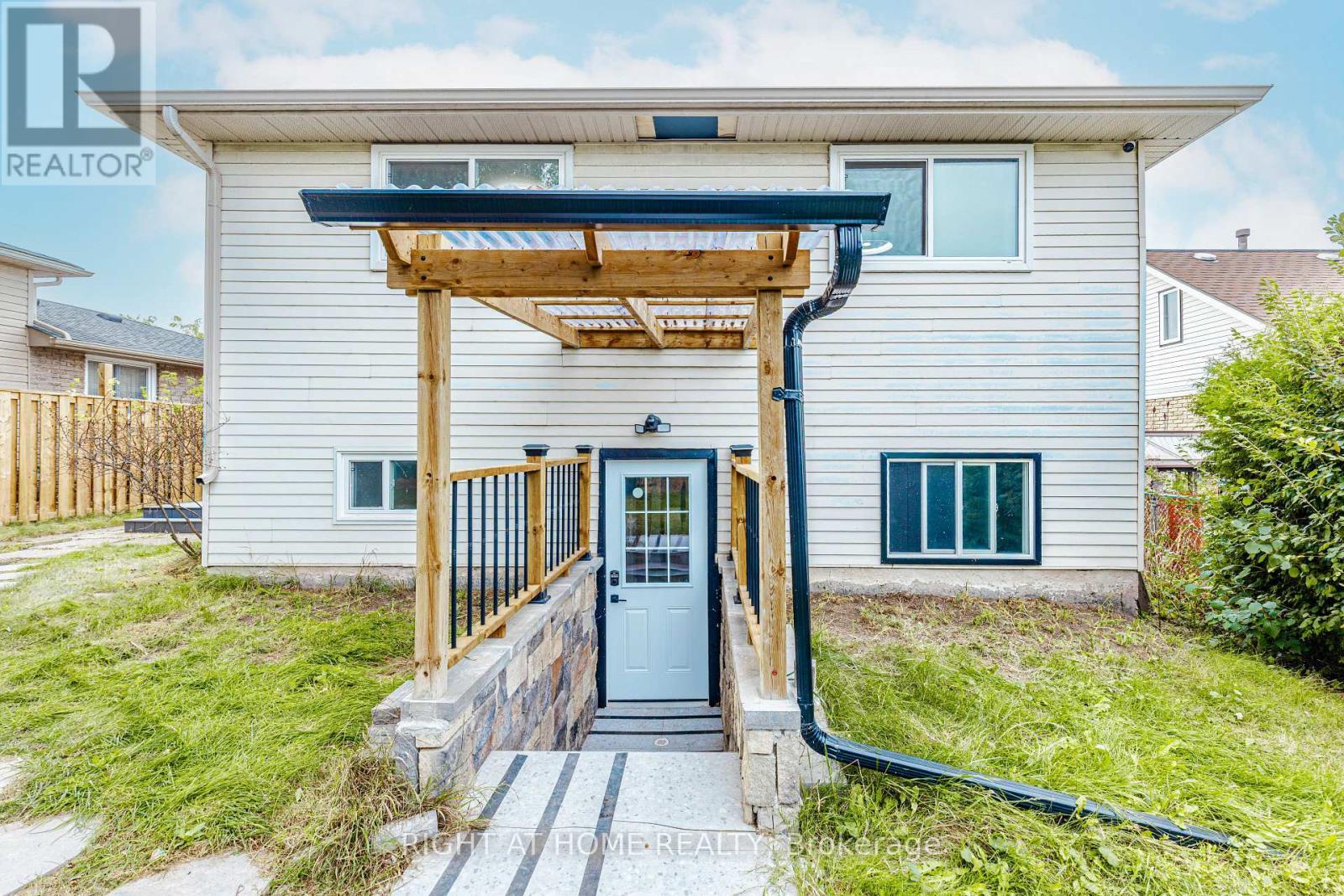 2358 Arnold Crescent, Burlington, ON